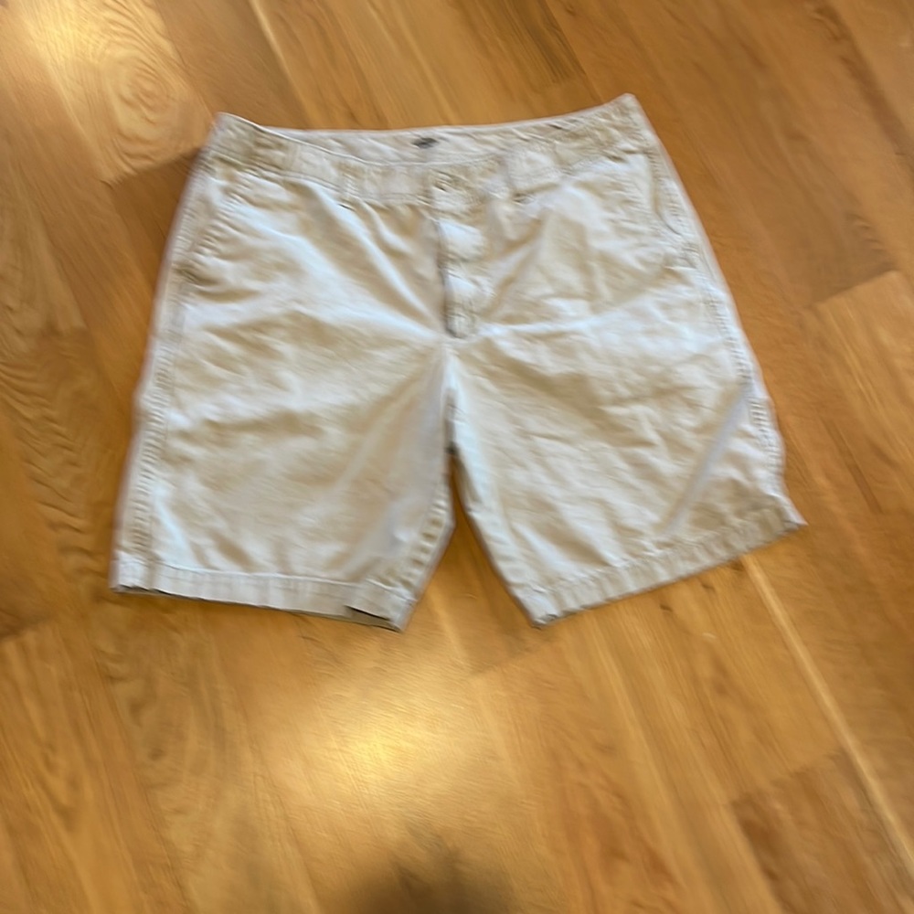 Men’s Old Navy 38 cotton flat front shorts